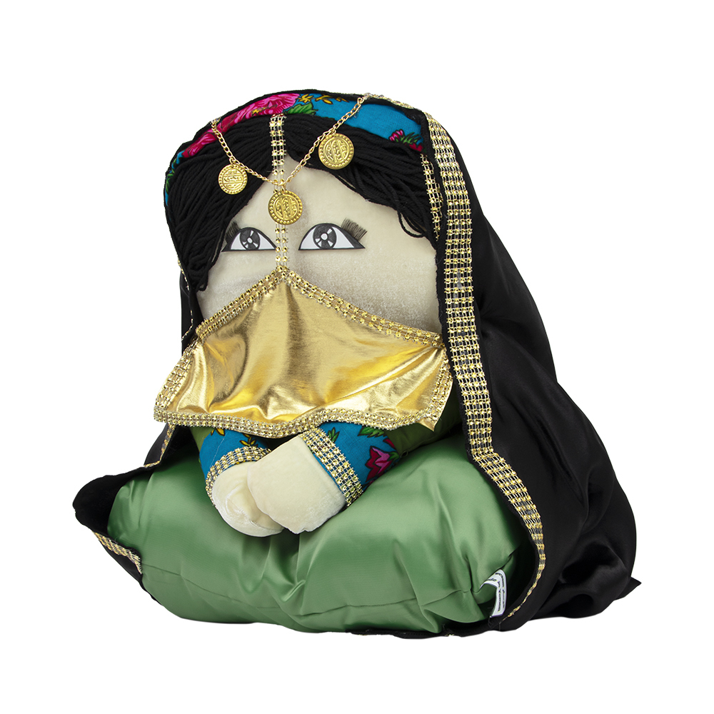 وسادة ديكور بتصميم تراثي محشوة على شكل بنت بلبس الحضرمي البدوي