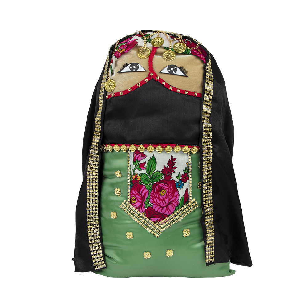 وسادة ديكور بتصميم تراثي محشوة على شكل بنت من المهرة