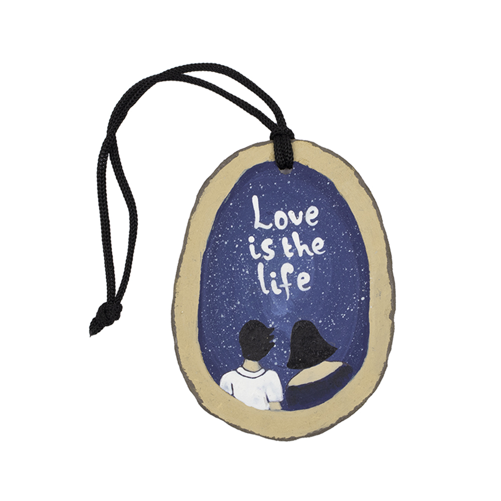 بازاري ستور ميدالية خشبية برسم يدوي بعبارة LOVE IS THE LIFE