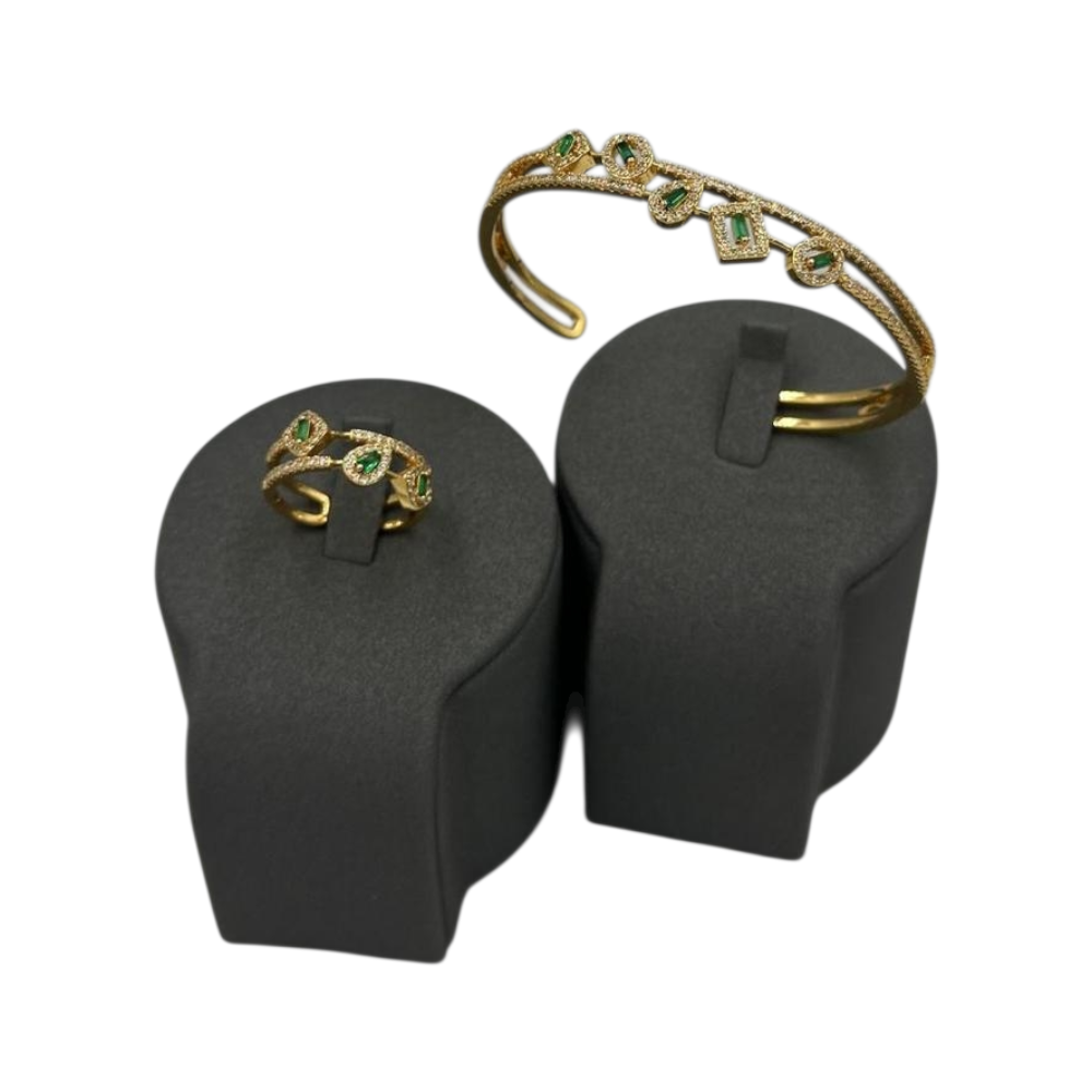 اسورة زركون مع الخاتم لون ذهبي بأفصاص خضراء