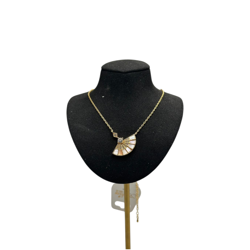 سلاسل شوميه لون ذهبي بدواخل بيضاء