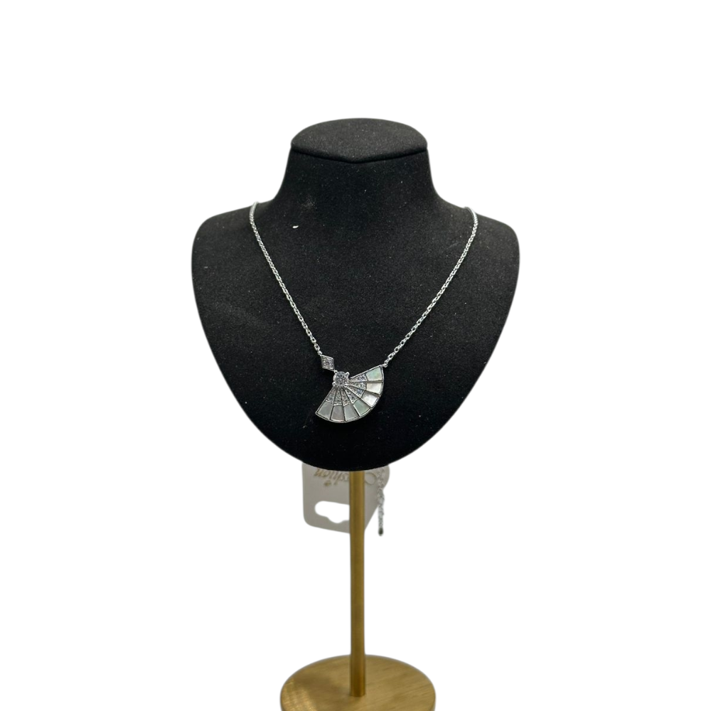 سلاسل شوميه لون فضي بدواخل بيضاء