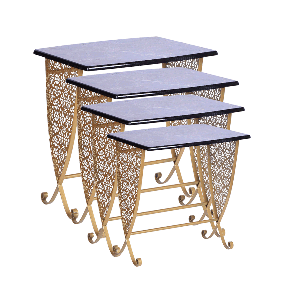 طقم طاولات مزخرفة باللون الذهبي مع سطح خشبي –  4 قطع