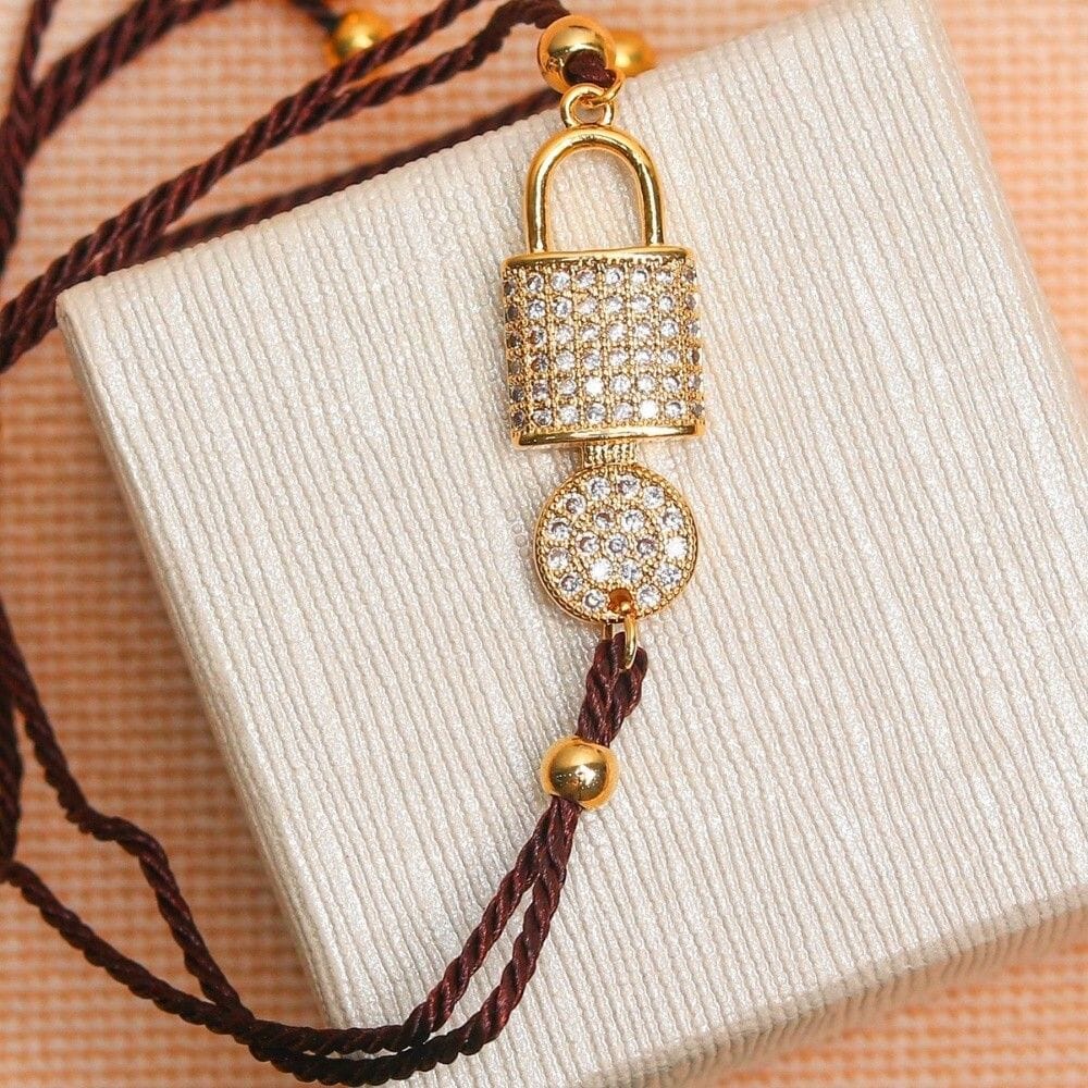 اسوارة شكل قفل ومفتاح