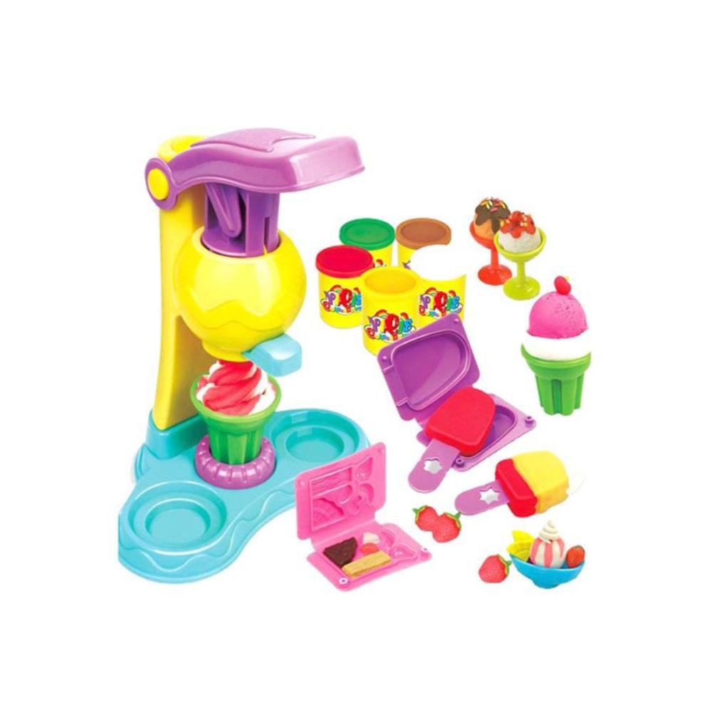 ماكينة صناعة مثلجات مع أدوات مطبخ