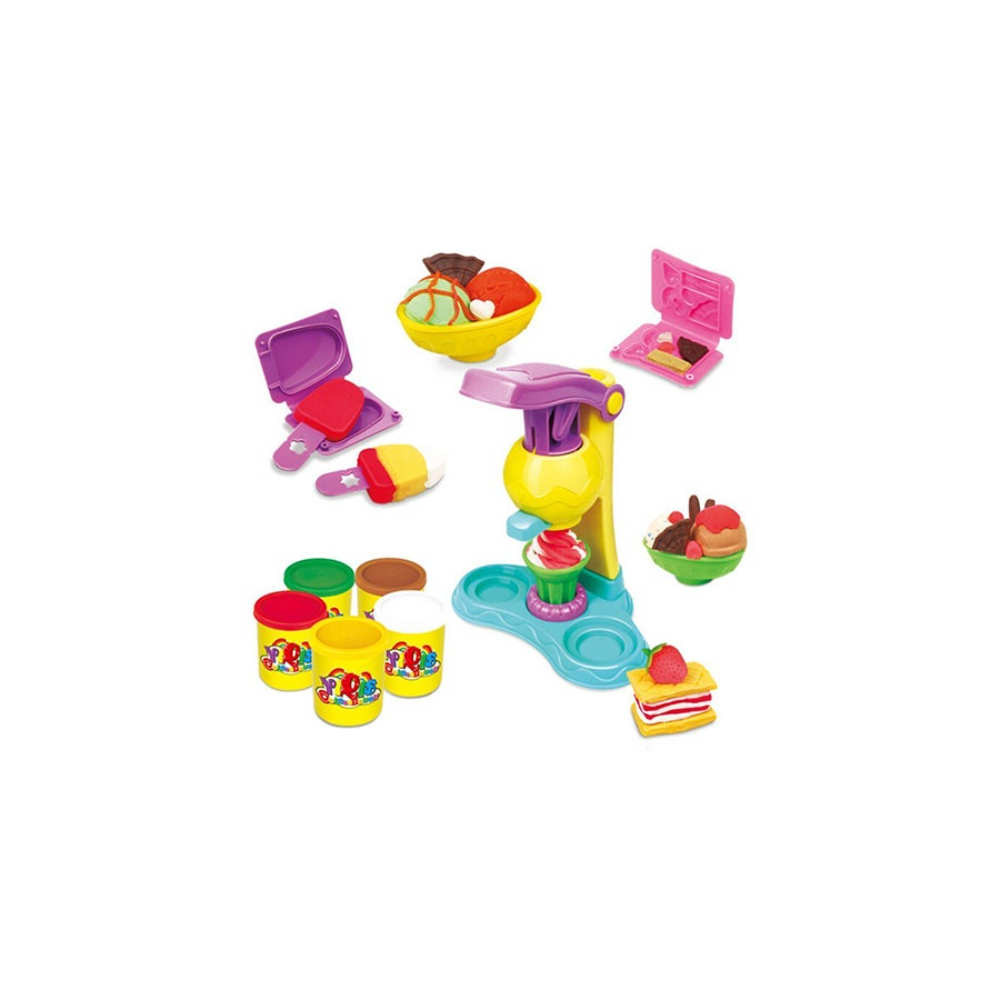 ماكينة صناعة مثلجات مع أدوات مطبخ