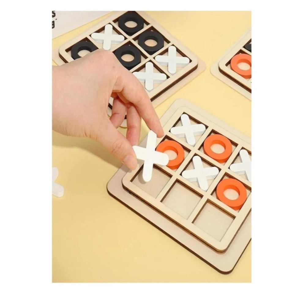 لعبة مرح لعبة X و O التعليمية مع مجسمات