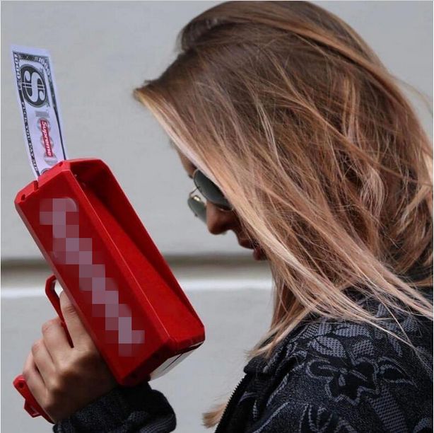  مسدس كهربائي أحمر