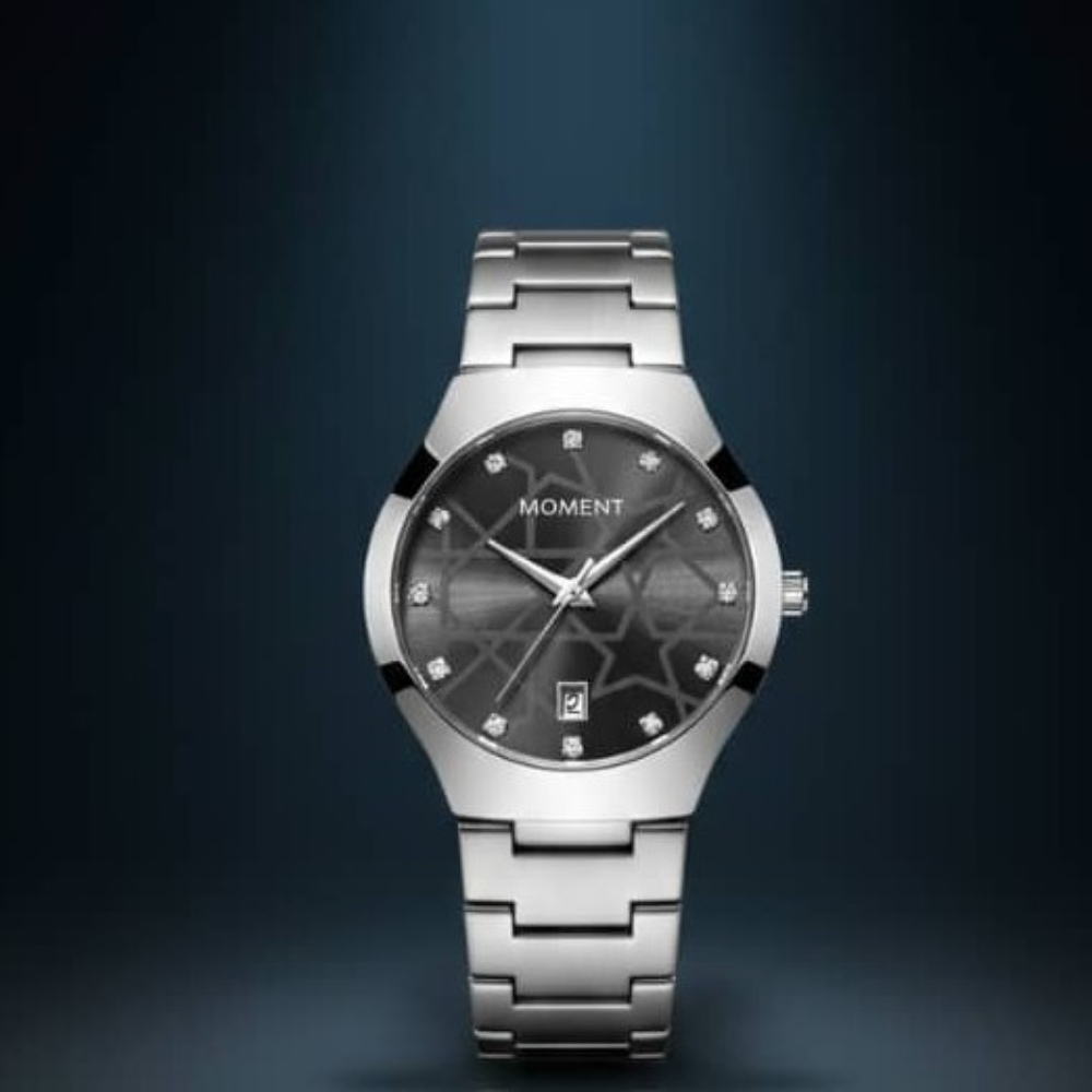 ساعة يد للرجال تحمل علامة "MOMENT